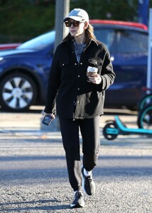 jennifer-garner-out-in-los-angeles-01-23-2024-4.jpg