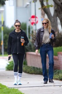 jennifer-garner-walk-with-a-friend-in-brentwood-01-24-2024-3.thumb.jpg.bb5bd5fd74305c9daffc2ee6f346d243.jpg