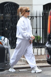 jennifer-lopez-house-hunts-in-new-york-04-01-2024-3.jpg