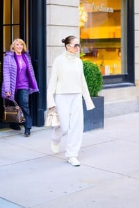 jennifer-lopez-in-a-white-turtleneck-sweater-and-white-sweatpants-in-new-york-04-23-2024-3.jpg