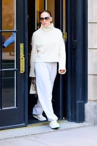 jennifer-lopez-in-a-white-turtleneck-sweater-and-white-sweatpants-in-new-york-04-23-2024-7.jpg