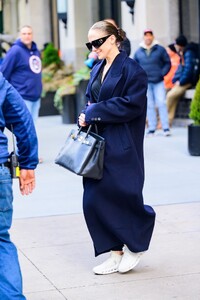 jennifer-lopez-in-all-black-out-in-new-york-04-10-2024-5.jpg