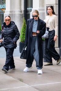 jennifer-lopez-in-casual-outfit-in-new-york-04-12-2024-0.jpg