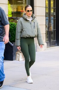 jennifer-lopez-in-sportswear-in-new-york-04-16-2024-1.jpg