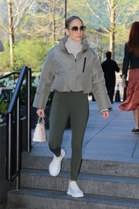 jennifer-lopez-in-sportswear-in-new-york-04-16-2024-2.jpg