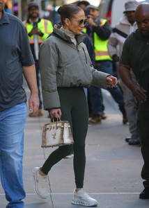 jennifer-lopez-in-sportswear-in-new-york-04-16-2024-6.jpg