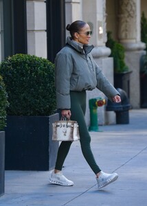 jennifer-lopez-in-sportswear-in-new-york-04-16-2024-8.jpg