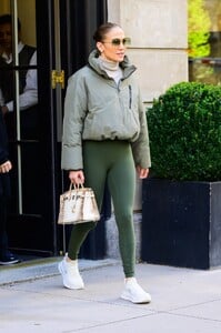 jennifer-lopez-in-sportswear-in-new-york-04-16-2024-9.jpg