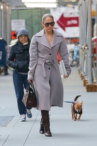 jennifer-lopez-out-in-new-york-03-29-2024-6.jpg