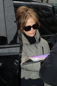 jennifer-lopez-out-in-new-york-04-01-2024-2.jpg