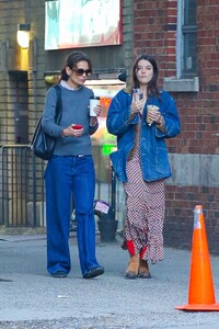 katie-holmes-and-suri-cruise-out-in-nyc-04-22-2024-2.jpg