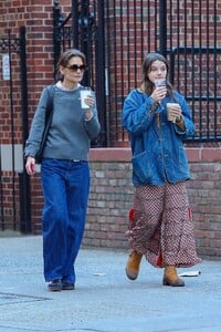 katie-holmes-and-suri-cruise-out-in-nyc-04-22-2024-3.jpg