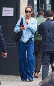 katie-holmes-is-stylish-in-a-shirt-and-jeans-in-manhattan-s-soho-area-04-19-2024-3.jpg