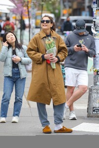 katie-holmes-out-in-new-york-04-19-2024-4.jpg