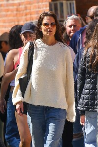 katie-holmes-walking-around-in-soho-ny-04-21-2024-0.jpg