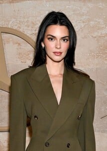 kendall-jenner-at-mercedes-benz-all-new-g-class-world-premiere-at-franklin-canyon-park-in-beverly-hills-04-23-2024-8.jpg