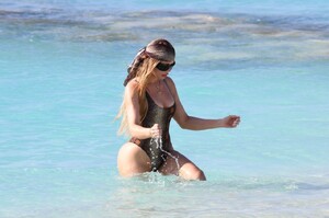 khloe-kardashian-in-a-swimsuit-turks-and-caicos-04-06-2024-0.jpg