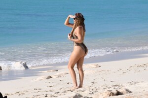 khloe-kardashian-in-a-swimsuit-turks-and-caicos-04-06-2024-1.jpg