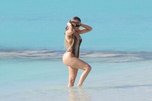 khloe-kardashian-in-a-swimsuit-turks-and-caicos-04-06-2024-4.jpg