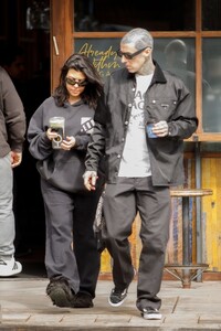 kourtney-kardashian-and-travis-barker-at-pedalars-fork-in-calabasas-03-03-2024-0.jpg