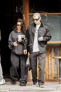 kourtney-kardashian-and-travis-barker-at-pedalars-fork-in-calabasas-03-03-2024-1.jpg