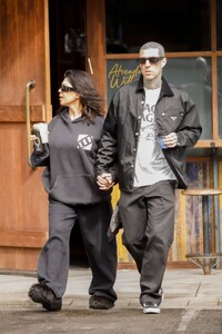 kourtney-kardashian-and-travis-barker-at-pedalars-fork-in-calabasas-03-03-2024-2.jpg