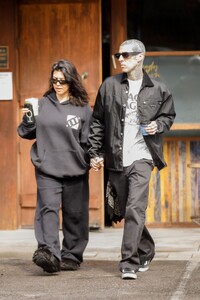 kourtney-kardashian-and-travis-barker-at-pedalars-fork-in-calabasas-03-03-2024-3.jpg