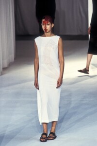 lanais98chalayan-55.thumb.jpg.b3f2248e45616e8626d1f1813a8e2628.jpg