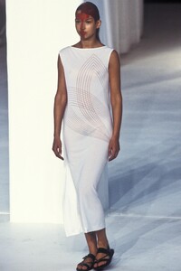 lanais98chalayan-56.thumb.jpg.6689e62eb869e0de09ebb762e3b8214e.jpg