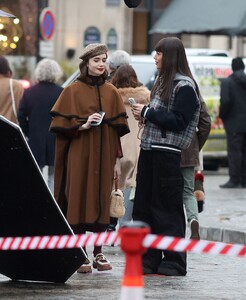 lily-collins-on-the-set-of-emily-in-paris-in-paris-04-02-2024-1.jpg