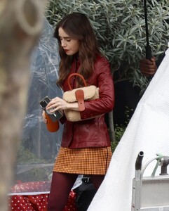 lily-collins-on-the-set-of-emily-in-paris-in-paris-04-02-2024-3.jpg