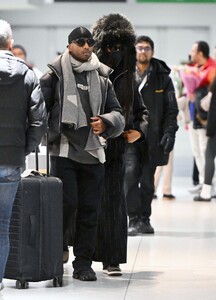 naomi-campbell-arrives-at-jfk-airport-in-new-york-03-06-2024-1.jpg