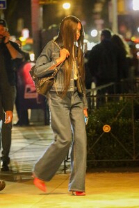 naomi-campbell-arriving-back-at-her-hotel-in-nyc-03-11-2024-0.thumb.jpg.a21e7bd5338f04ba37c31cd342010823.jpg