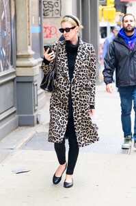 nicky-hilton-in-a-chic-ensemble-in-new-york-04-01-2024-1.thumb.jpg.2f5b60de1fe0376000ae9457a03d7b26.jpg