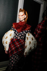 nyfw_f23_backstage_thom_browne_hunter_abrams_013.thumb.jpg.17a38c1e9e1a24d52436fdf339c38104.jpg