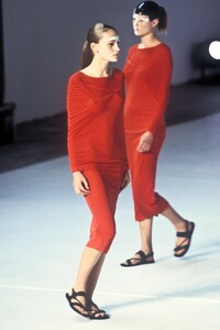 possners98chalayan-7.thumb.jpg.0540344789e7f498ddbc2408090e1f23.jpg