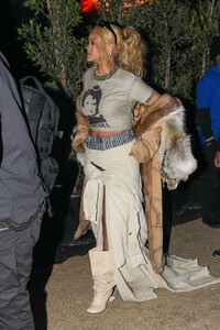 rihanna-at-coachella-festival-in-indio-04-14-2024-3.jpg