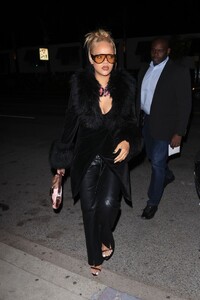 rihanna-in-an-all-black-ensemble-at-the-highlight-room-in-hollywood-04-06-2024-2.jpg