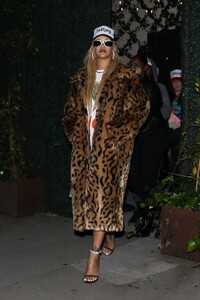 rihanna-night-out-style-hollywood-04-20-2024-0.jpg