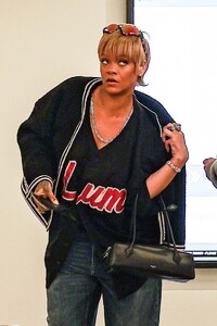 rihanna-out-in-santa-monica-03-22-2024-1.jpg