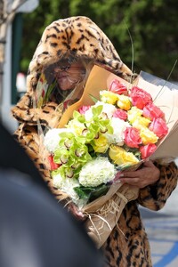 rihanna-shopping-at-bristol-farms-03-24-2024-1.jpg