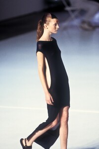 rizers98chalayan-83.thumb.jpg.ef6d891f9bb6d1b7cb93d2113aa8a7eb.jpg