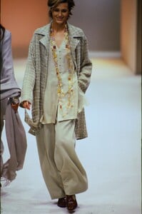 salvatore-ferragamo-ss-1994-1.thumb.jpg.90079d0f6f1e3316623d42823e73535c.jpg