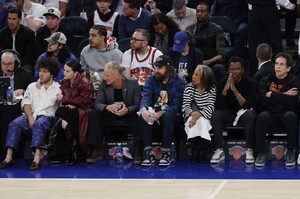 selena-gomez-at-n.y.-knicks-vs-philadelphia-76ers-in-new-york-04-22-2024-0.jpg