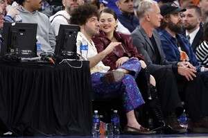 selena-gomez-at-n.y.-knicks-vs-philadelphia-76ers-in-new-york-04-22-2024-4.jpg