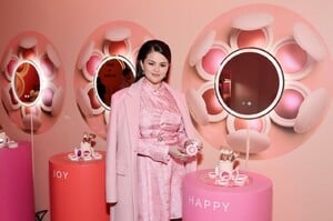 selena-gomez-celebrates-launch-of-rare-beauty-s-pinch-luminous-powder-collection-in-nyc-04-06-2024-0.jpg