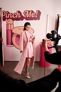 selena-gomez-celebrates-launch-of-rare-beauty-s-pinch-luminous-powder-collection-in-nyc-04-06-2024-2.jpg