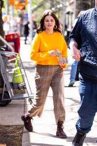 selena-gomez-filming-only-murders-in-the-building-in-new-york-04-24-2024-5.jpg