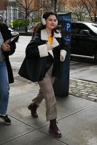 selena-gomez-on-the-set-of-only-murders-in-the-building-in-nyc-04-12-2024-1.jpg
