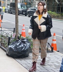 selena-gomez-on-the-set-of-only-murders-in-the-building-in-nyc-04-12-2024-5.jpg